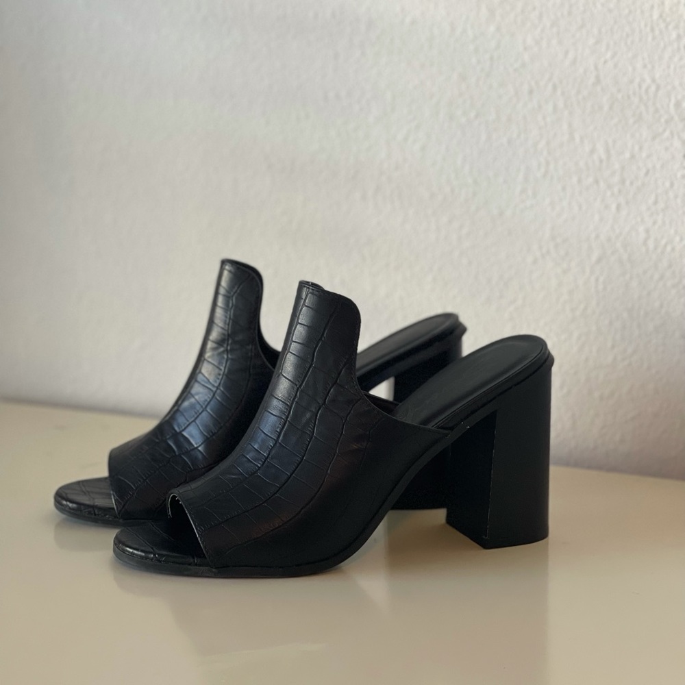 🎁FREE GIFT & SHIPPING w/ PURCHASE🎁 Chunky Black Croc Print Heels Women’s 9.5
